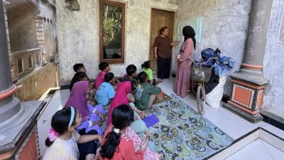 Kelompok Mahasiswa KKN Unsoed Membawa Harapan Baru Melalui Program Sinau Bareng dan Ngaji Bareng untuk Anak-Anak di Desa Srati